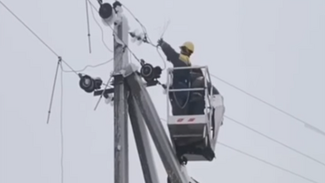 В Одеській області через негоду все ще тисячі людей залишаються без світла