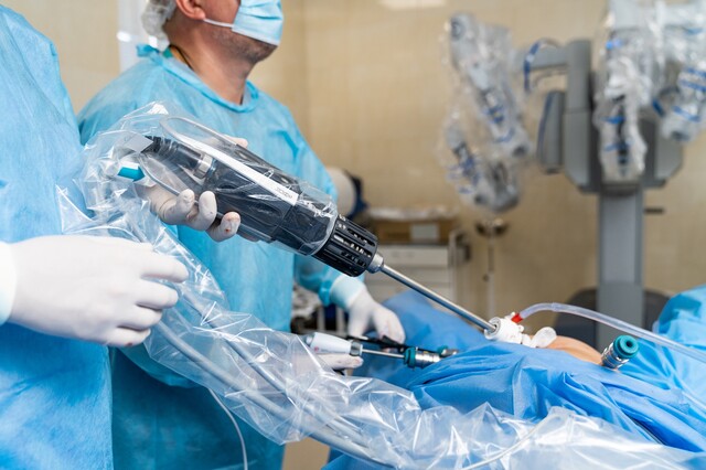 Лікування раку матки роботом Да Вінчі