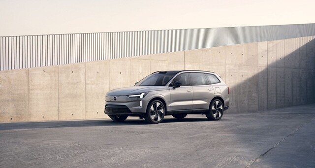 Volvo EX90: електричний кросовер нового покоління з акцентом на технології та комфорт