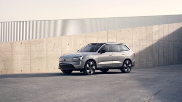 Volvo EX90: електричний кросовер нового покоління з акцентом на технології та комфорт