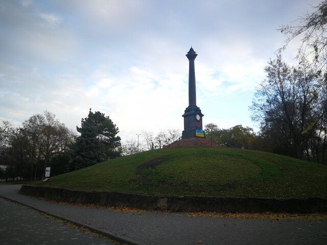 В Одесі пошкоджено Олександрівську колону