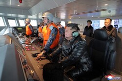 У Північній Кореї провели випробування ракетних пусків з нового есмінця