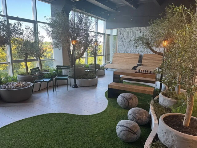 Лавки в бізнес-центрах: як зробити зони очікування та відпочинку комфортними для клієнтів і співробітників