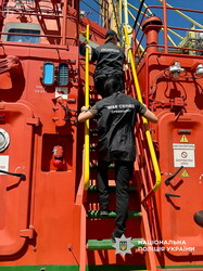 Поліція завершила розслідування щодо російських військових, які захопили екіпаж рятувального судна "Сапфір"