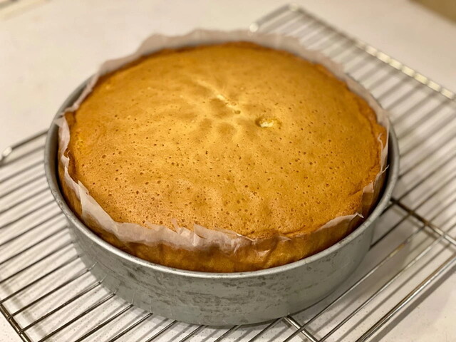 Секрети пухкого бісквіта, який не осідає після випічки