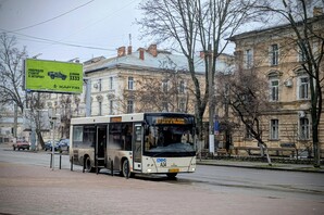 В Одесі продовжують курсувати соціальні автобуси