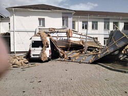 Ураган зривав дахи з будівель у Одеській області