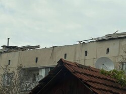 Ураган зривав дахи з будівель у Одеській області