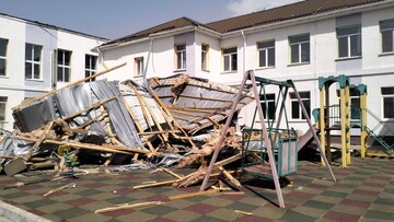 Ураган зривав дахи з будівель у Одеській області