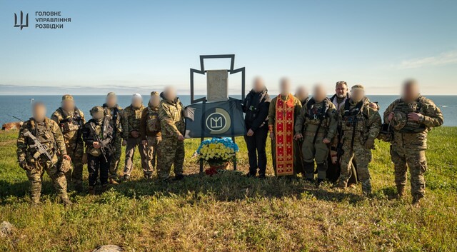 На острові Зміїний вшанували пам'ять загиблих визволителів