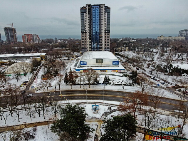 Найвищий житловий будинок Одеси виявився нахаббудом