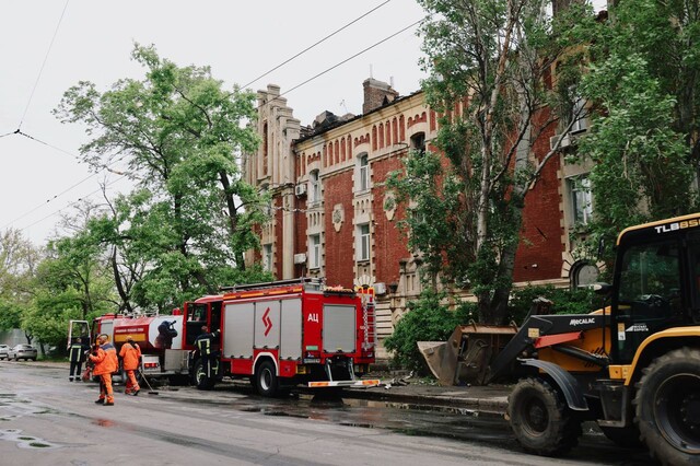 В Одесі ліквідовують наслідки російського обстрілу