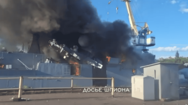 На росії уражено військово-морську базу Кронштадт