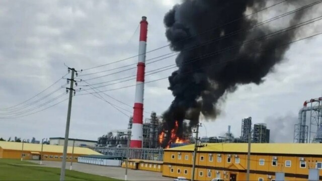 На росії уражено нафтовий і хімічний заводи