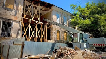 В Одесі почали відновлювати пошкоджений росіянами старий будинок на Єврейській