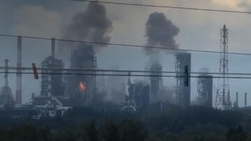 На росії уражено нафтопереробний завод в Омську