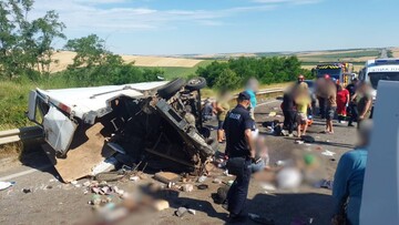 На автотрасі Одеса - Київ сталася аварія з пасажирським мікроавтобусом
