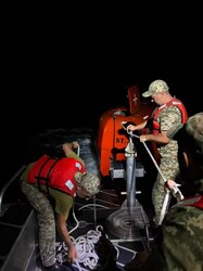 Військові моряки врятували екіпаж ураженого росіянами судна