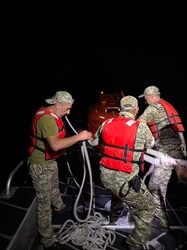 Військові моряки врятували екіпаж ураженого росіянами судна