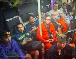 Військові моряки врятували екіпаж ураженого росіянами судна