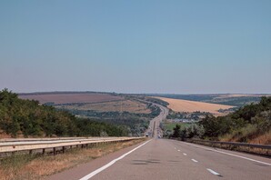 В Одеській області діють обмеження на рух вантажівок у спеку