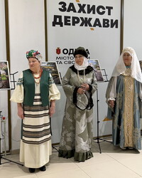 В Одесі провели показ історичного жіночого вбрання