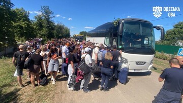 В Одеській області продовжується евакуація пасажирів з зупинених поїздів