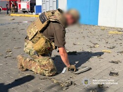 По Одесі росіяни завдали удар: пошкоджено торгівельний центр (оновлюється)