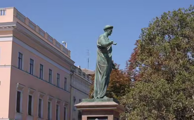В Одесі відкрили після багаторічного прикриття мішками з піском пам'ятник Дюку