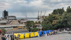 В Одесі відзначили День державного Прапору: Дюк у вишиванці та 35-метровий український стяг