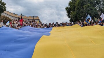 В Одесі відзначили День державного Прапору: Дюк у вишиванці та 35-метровий український стяг