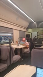 «Мистецький поїзд» "Укрзалізниці" з фотовиставкою про війну виїхав у Молдову