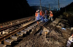 Вночі росіяни атакували залізницю: 7 людей загинули