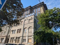 Від російського обстрілу в центрі Одеси пошкоджено школи і офісні центри