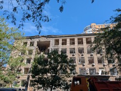 Від російського обстрілу в центрі Одеси пошкоджено школи і офісні центри
