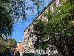 Від російського обстрілу в центрі Одеси пошкоджено школи і офісні центри