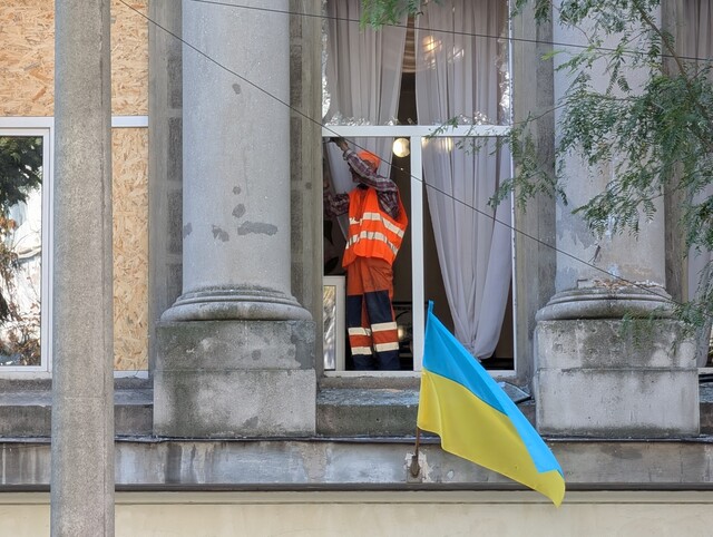 Від російського обстрілу в центрі Одеси пошкоджено школи і офісні центри