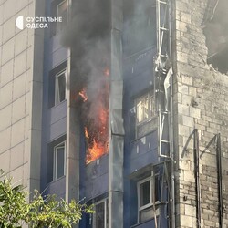 В Одесі російським ударом уражено багатоповерхівку (оновлюється)