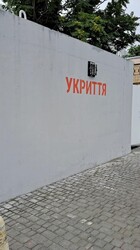 В Одесі встановили ще кілька укриттів на зупинках