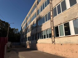 В Одесі ремонтують пошкоджений росіянами ліцей на Молдаванці