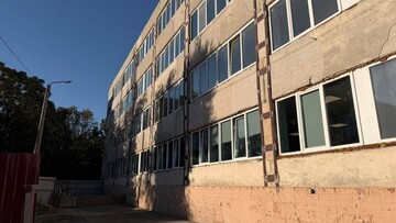 В Одесі ремонтують пошкоджений росіянами ліцей на Молдаванці