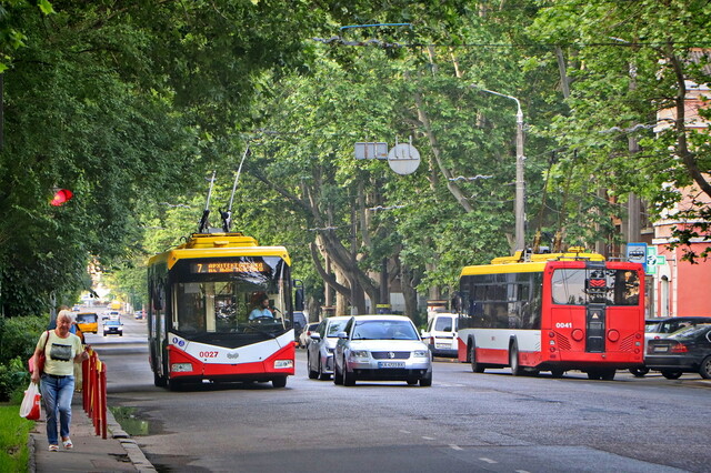 В Одесі тимчасово зупинили майже всі маршрути електротранспорту