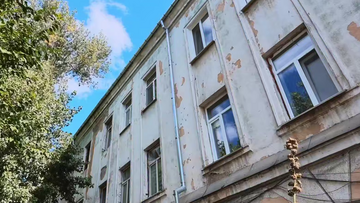 В Одесі відновлюють після російських обстрілів старий будинок у Пересипському районі