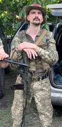 Дядька Чорнозем, який грає на міні та на нервах ухилянтів