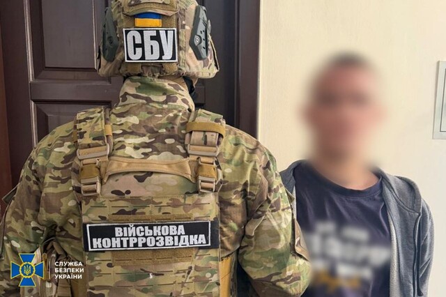 В Одесі затримали російського шпигуна, що намагався наводити обстріли по нафтобазам